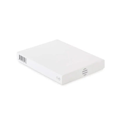 Set pasaport si eticheta pentru bagaje alb cu design minimalist si cod de bare pe partea din spate