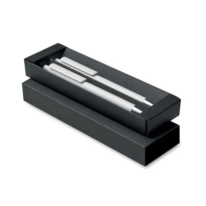 Set pixuri din aluminiu reciclat cu doua pixuri albe elegante cu accente argintii, ambalate in cutie neagra de cadou