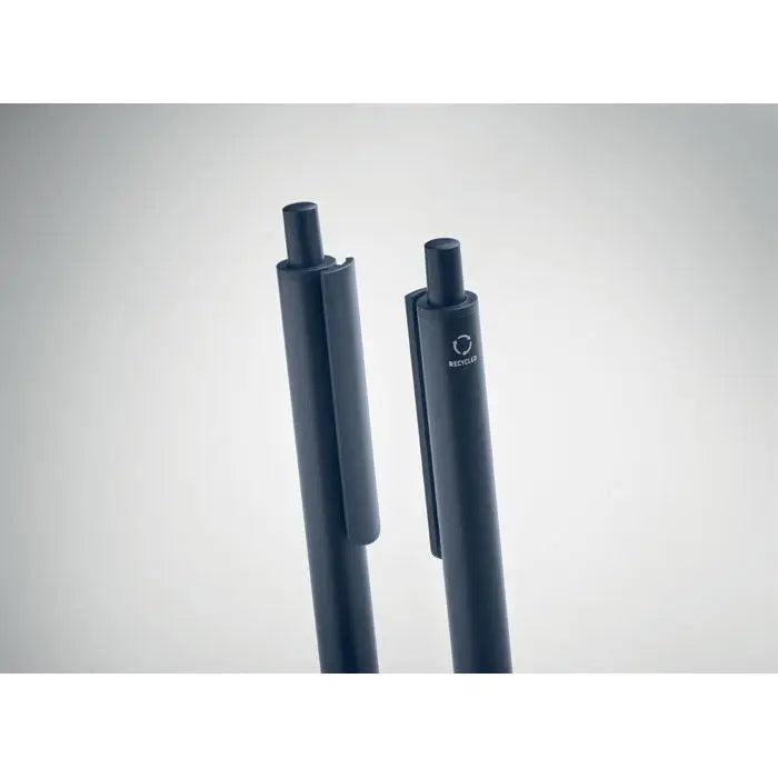 Set pixuri din aluminiu reciclat cu doua pixuri negre retractabile si logo reciclabil subtil pe un corp minimalist