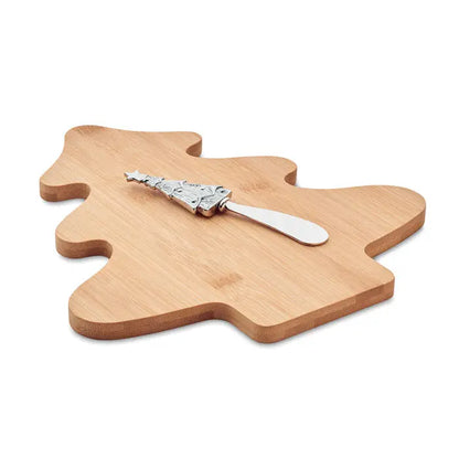 Set tabla de branza din bambus cu forma de brad de craciun maro deschis si cutit decorativ argintiu pentru branza