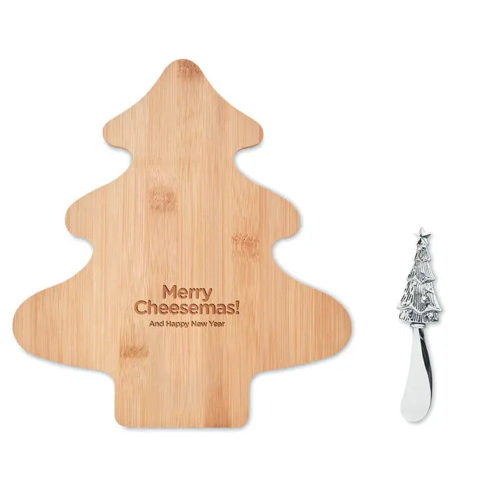 Set tabla de branza din bambus maro deschis in forma de brad cu mesaj gravat si cutit argintiu cu model de craciun