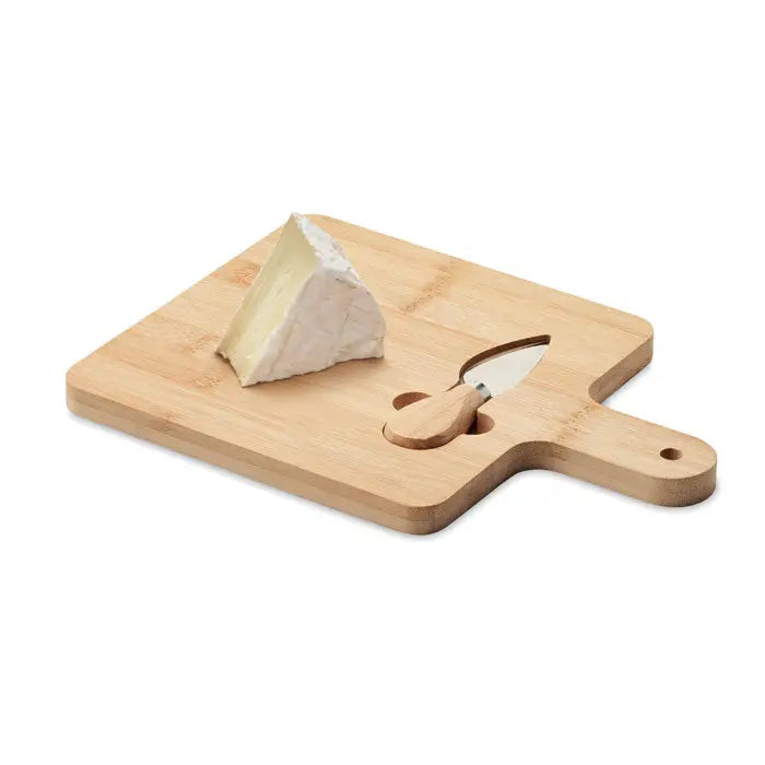Set tabla de branza din bambus deschis la culoare cu suport pentru cutit si branza brie cu crusta alba