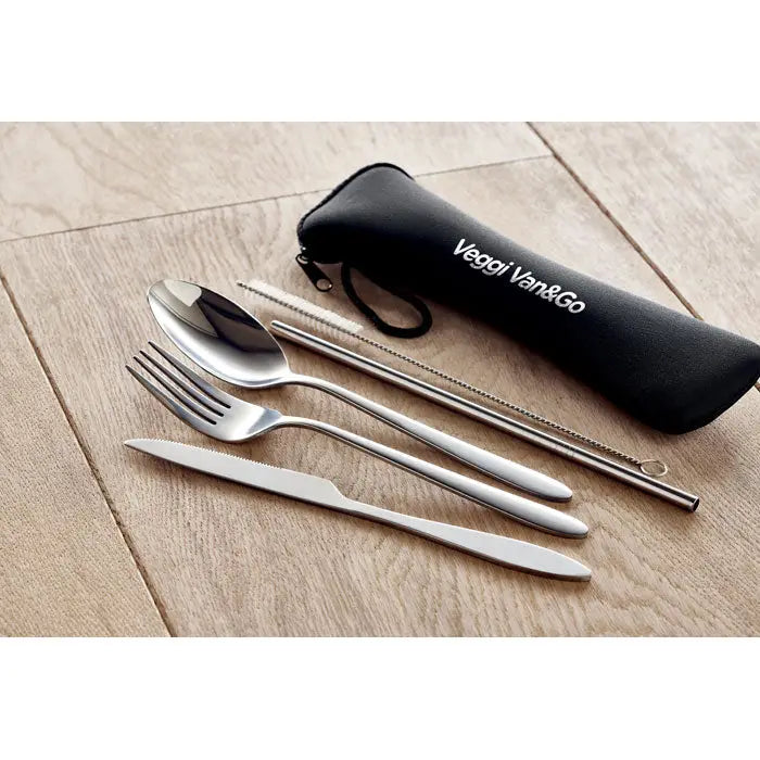 Set tacamuri din otel inoxidabil silver veggi van and go cu husa neagra de transport pentru calatorie