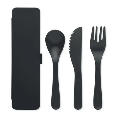 Set tacamuri pp cu tacamuri din plastic negru, lingura, cutit zimtat si furculita, in husa neagra potrivita pentru calatorii