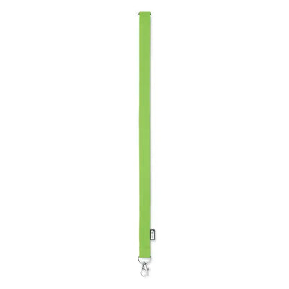 Un snur din rpet de 20 mm verde lime cu catarama metalica argintie si eticheta neagra mica