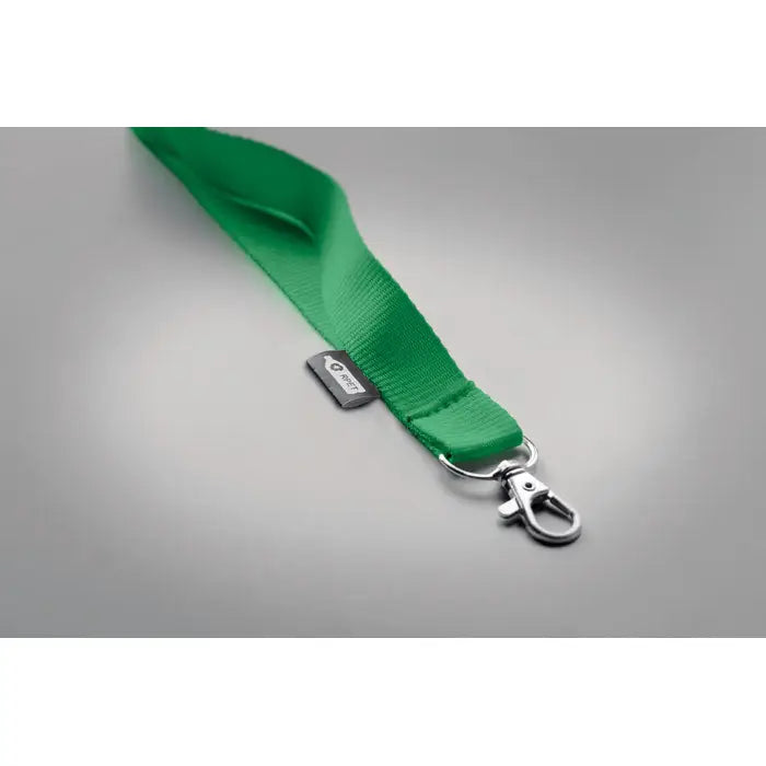 Lanyard snur din rpet verde stralucitor tesut 20 mm cu carlig pivotant metalic argintiu si eticheta neagra mica