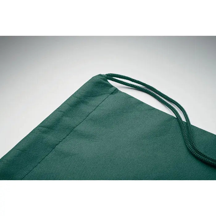 Sac cu snur netesut de 80 gr m² verde închis din material texturat cu snur împletit asortat