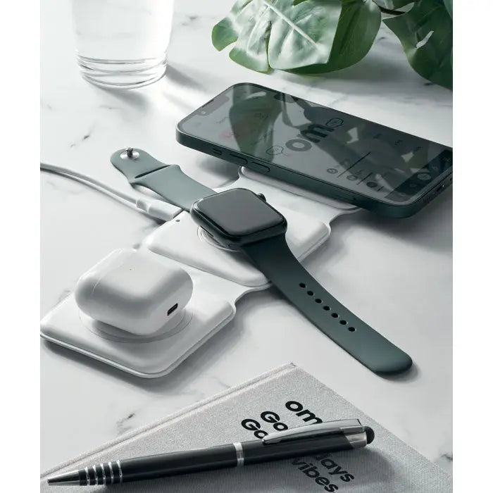 Statie de incarcare pliabila alba cu suport integrat pentru telefon si ceas inteligent pentru incarcare wireless