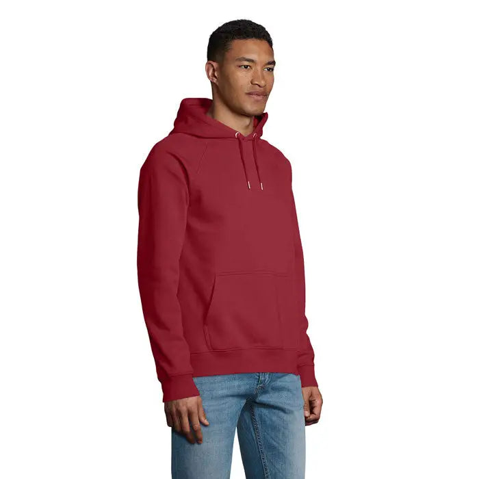 Un hanorac unisex roșu solid stellar sweat cu glugă, mâneci lungi, buzunar frontal și șnururi
