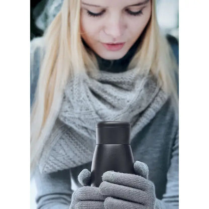 Sticla cu perete dublu neagra izolata cu finisaj mat si design minimalist pentru bauturi calde si reci