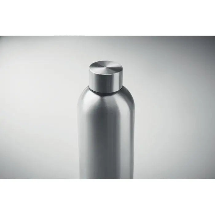 Sticla cu un singur perete 750 ml este o sticla cilindrica din otel inoxidabil cu finisaj metalic periat si capac infiletabil