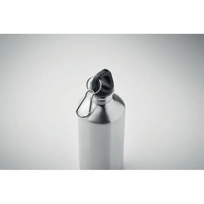 Sticla cu un singur perete de 500 ml din otel inoxidabil argintiu cu capac negru si carabiniera argintie atasata