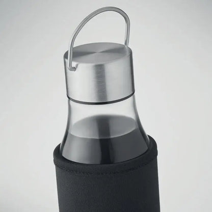 Sticlă de sticlă 500 ml cu capac din inox periat și mâner, învelită într-o husă neopren neagră