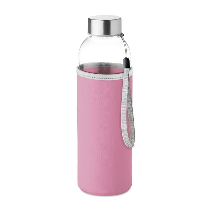 Sticla de sticla 500ml cu sticla invelita in silicon roz, capac metalic argintiu si curea textila gri