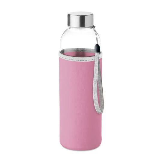 Sticla de sticla 500ml cu sticla invelita in silicon roz, capac metalic argintiu si curea textila gri