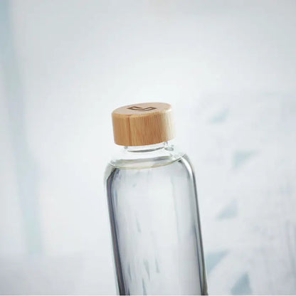 Sticlă de sticlă transparentă 650ml cu capac din bambus natural și logo gravat pentru apă sau băuturi