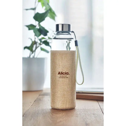 Sticla de sticla 500 ml transparenta cu capac metalic argintiu si husa de iuta bej cu textul alicia