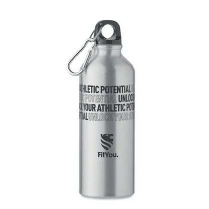 Sticla din aluminiu reciclat 500ml argintie cu text negru si carabiniera, logo fityou