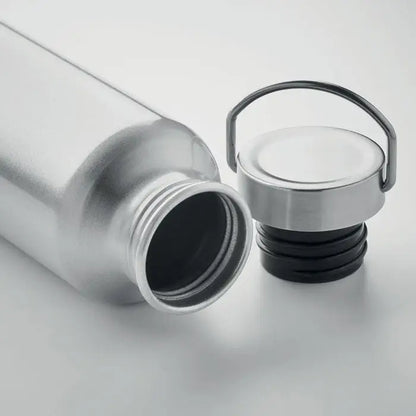Sticla eco din aluminiu reciclat 500 ml argintie cu corp cilindric si capac cu maner integrat personalizabil