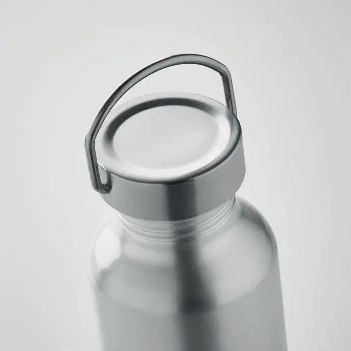 Sticlă eco din aluminiu reciclat 500 ml argintiu cu design minimalist și mâner integrat pe capac
