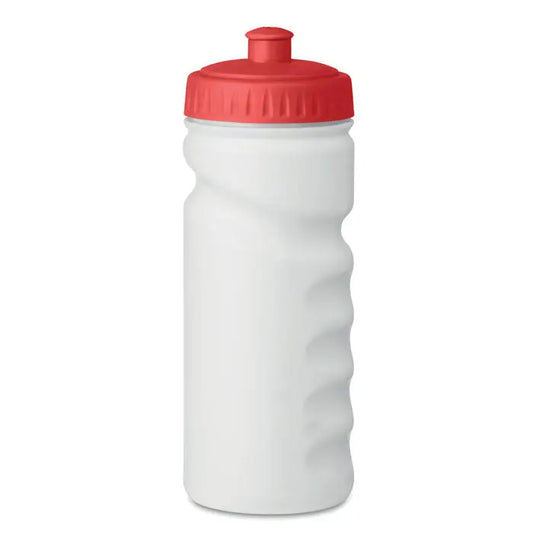 Sticlă sport 500ml din plastic alb cu capac roșu și suprafață texturată pentru o prindere sigură