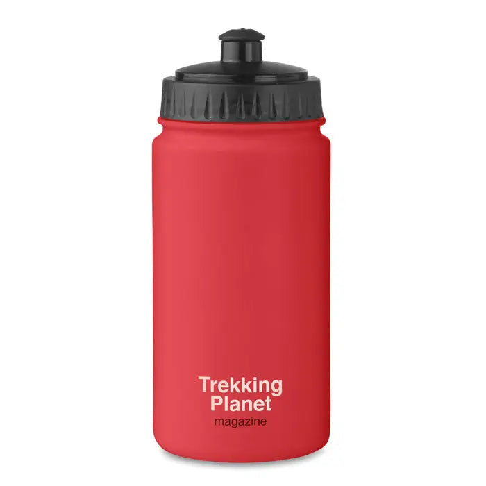 Sticlă sport roșie din plastic de 500ml cu capac negru filetat și branding trekking planet magazine
