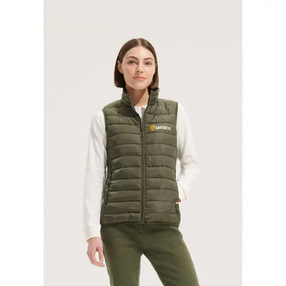 Vesta matlasata verde maslina pentru femei cu fermoar si buzunare laterale logo safebox pe piept joc STREAM WOMEN body incalzit