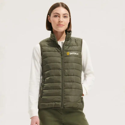Vesta olive green matlasata cu fermoar frontal si logo pe piept din colectia stream women body incalzit