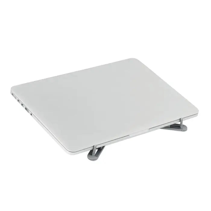 Suport pentru laptop pliabil argintiu cu picioare metalice reglabile și minimalist susținând un laptop închis argintiu