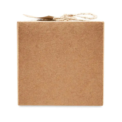 Suport pentru lumanari de Craciun din hartie kraft maro patrat legat cu snur natural simplu