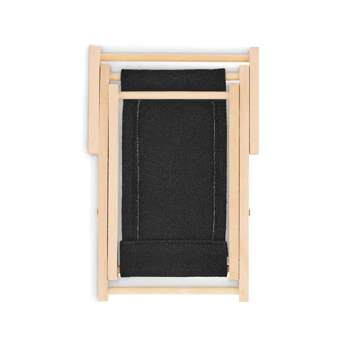 Suport pentru telefon in forma de sezlong cu cadru din lemn deschis si panza neagra minimalista