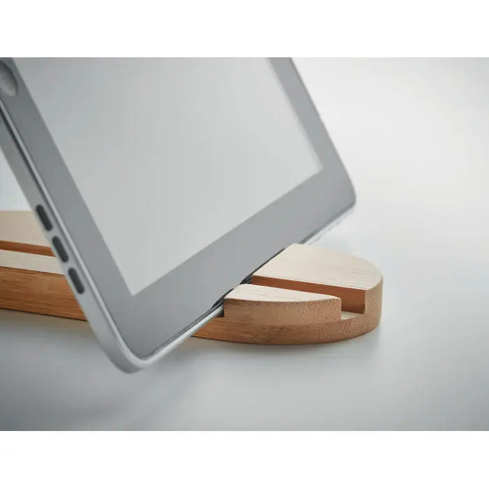Suport tableta smartphone din bambus maro deschis cu design curbat minimalist pentru sustinere usoara