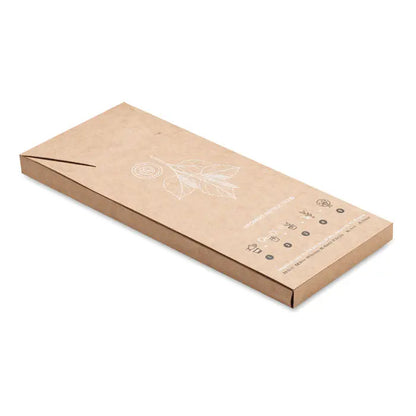 Ambalaj kraft pentru suport telefon din lemn de mesteacan cu design minimalist si instructiuni de ingrijire pe spate