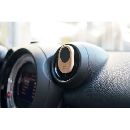 Suport telefon magnetic pentru aerisire cu finisaj lemn deschis si suprafata magnetica neagra rotunda