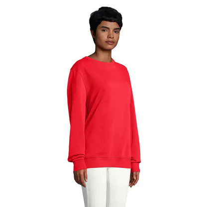 Un sweatshirt unisex vibrant roșu, cu mâneci lungi și croială casual moale din material confortabil