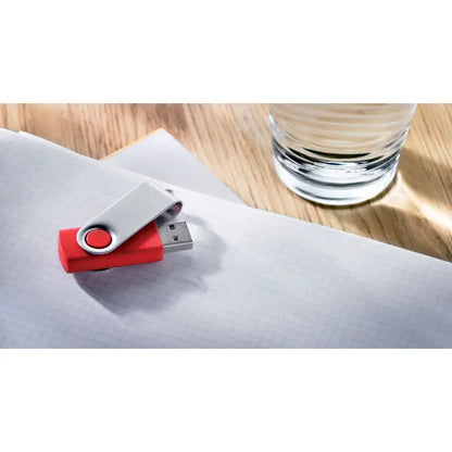 Techmate usb flash de 16 gb rosu si argintiu cu design rotativ ergonomic pentru stocare portabila