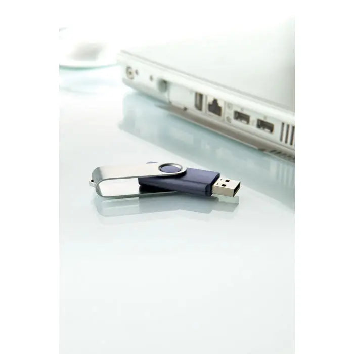 Usb flash drive techmate de 4 gb cu corp albastru inchis si capac metalic argintiu, design elegant si modern