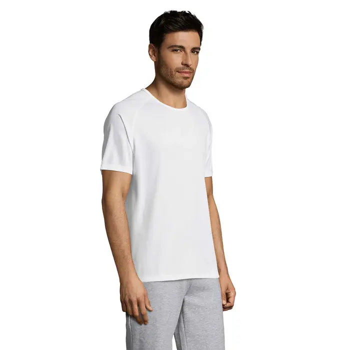 Tricou barbati sportiv alb cu maneci scurte si decolteu rotund ideal pentru activitati sportive