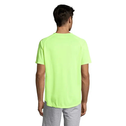 Tricou bărbați sportiv verde neon cu mânecă scurtă, gât rotund și detalii ușor tipărite pe umeri