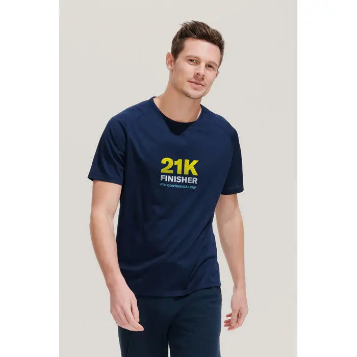 Tricou bărbați sportiv albastru închis cu mânecă scurtă și text galben și alb 21k finisher pe piept