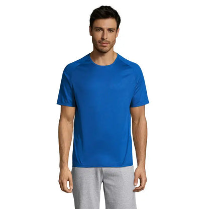 Tricou bărbați sportiv albastru deschis cu mânecă scurtă, guler rotund și detalii subtile cusute
