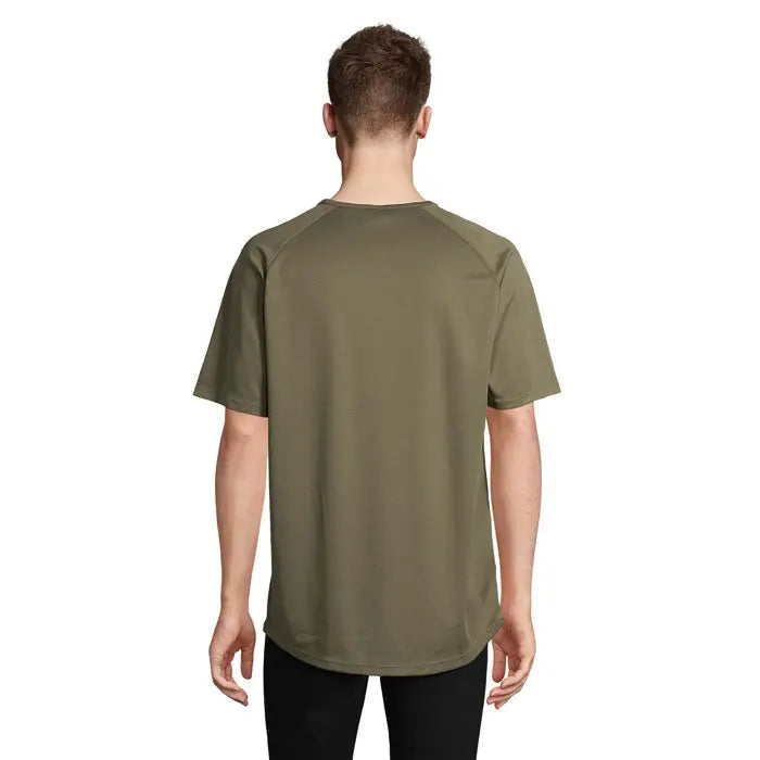 Tricou barbati sportiv olive green cu maneci raglan scurte si tiv curbat pentru activitati sportive