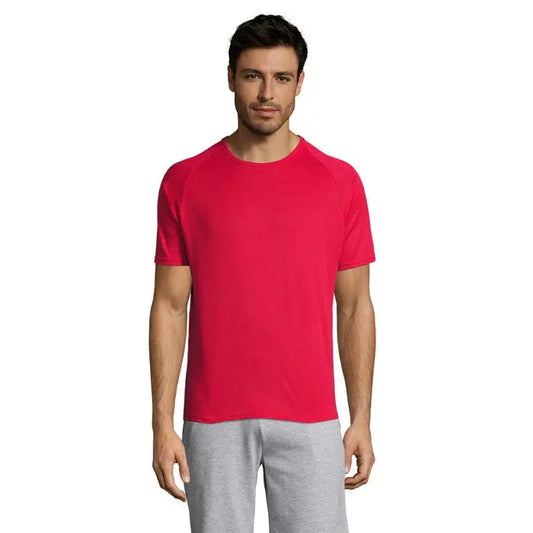 Tricou bărbați sportiv roșu vibrant cu mâneci raglan și textură nervurată ideal pentru activități atletice