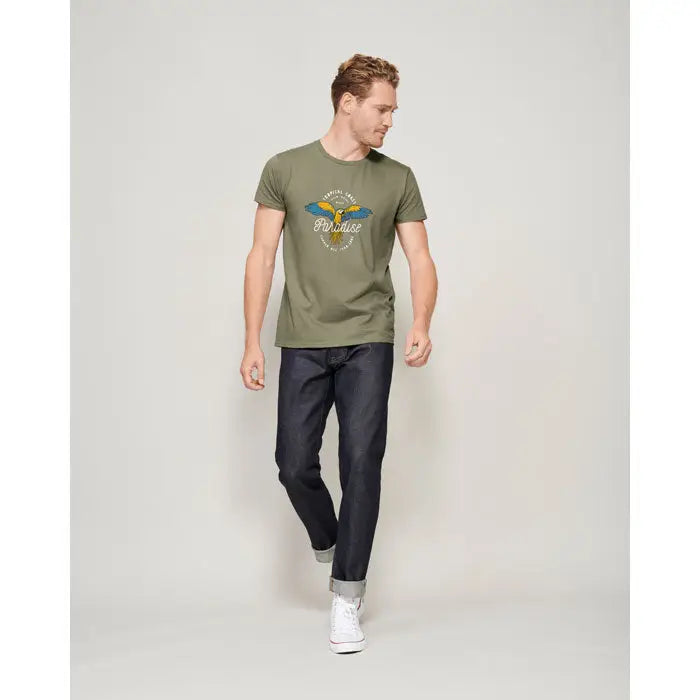 Tricou pioneer men 175g olive green cu maneci scurte si grafic colorat pasare cu text paradise pe piept