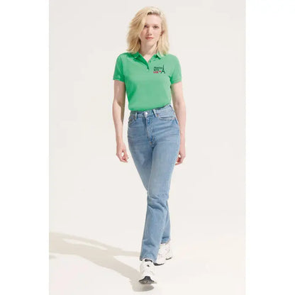 Tricou pioneer women 175g verde vibrant din bumbac cu logo mic brodat pe piept pentru femei