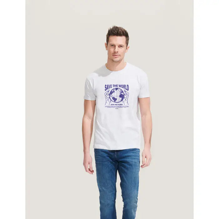 Tricou uni regent 150g alb din bumbac cu design mov save the world și mâini ținând globul pamantesc