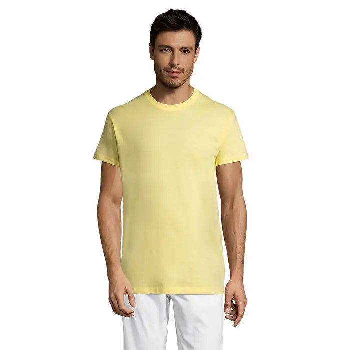 Tricou uni regent 150g de culoare galben pal, mâneci scurte și gât rotund din material ușor și respirabil