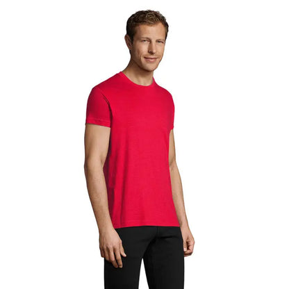 Tricou vibrant rosu trioc barbati regent fit 150 din bumbac moale cu maneci scurte si decolteu la baza gatului
