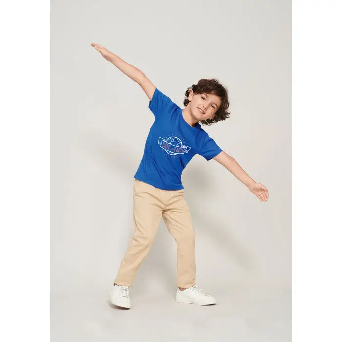 Tricou albastru pentru copii trioc pioneer kidstorganic cu mâneci scurte și design grafic circular stilizat