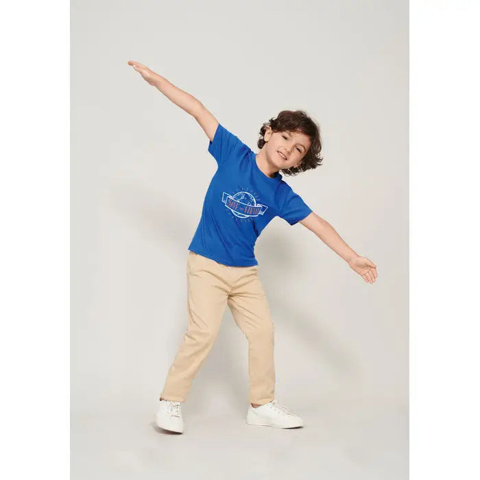 Tricou albastru cu mânecă scurtă trioc pioneer kidstorganic cu design circular albastru și alb pe piept organic